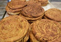 Niğde’de Ramazan mesaisi başladı: Günde 15 saat çalışıyorlar, kuyruklar metreleri buluyor!