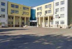 Gaziantep'te okulda dehşet! Veli ve arkadaşlar öğretmenler odasını bastı!