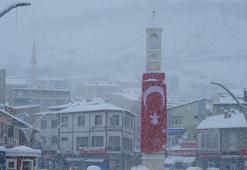 Lapa lapa kar geliyor! Yağış başladı, belediye uyardı: Zorunlu olmadıkça dışarı çıkmayın