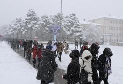 Kars'ta okullar tatil mi? Yarın okul var mı? 27 Şubat 2026 Cuma Kars'ta okullar tatil edildi mi? Açıklama geldi