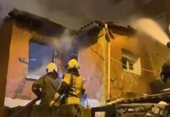 Fatih'te gece yarısı yangın paniği! Patlama sesleri korkuttu