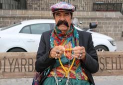 Diyarbakır’ın renkli yüzü isyan etti: Kemal Tosun'un tek hayali yeniden mendil sallamak