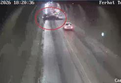 Amasya’da tünelde iki otomobilin kafa kafaya çarpıştığı kaza kamerada