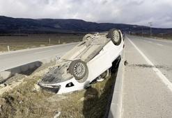 Eskişehir’de refüje çarpan otomobil, takla attı; 5 yaralı