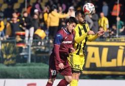Aliağa FK sahasında 1461 Trabzon FK'yı 90+4'te geçti
