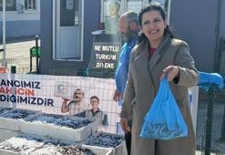 Edirne'de Ramazan ayı dolayısıyla vatandaşlara ücretsiz hamsi dağıtıldı