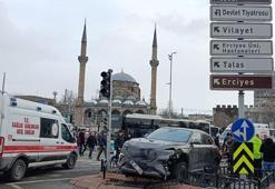 Kayseri'de SUV araç yayaların arasına daldı: Çok sayıda yaralı var