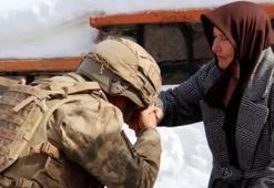 Bolu'da yaşlı kadın elleriyle ördüğü çorapları iki yıldır Mehmetçiğe gönderiyor