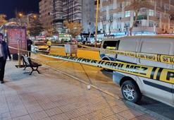 Adana’da otobüs beklerken husumetlisinin silahlı saldırısında ağır yaralandı