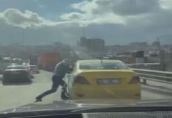 İstanbul'da trafik terörü: 2 sürücü birbirine girdi cezayı polis kesti