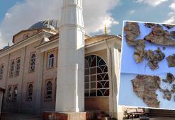 Kütahya'da caminin duvar oyuğundan çıkarılan kağıt parçaları birleştirildi! Ortaya çıkan Mekke manzarası şaşkına çevirdi