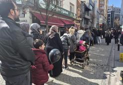 Eskişehirliler indirime koştu! Sokakta metrelerce kuyruk oluştu