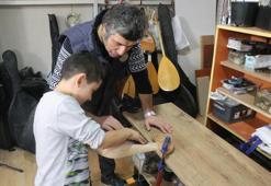 Sakaryalı usta tam 34 yıldır bu işi yapıyor: Çırak bulamayınca oğluna öğretmeye başladı!