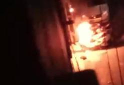 Aydınlatma direği alev aldı, motosikletler zarar gördü