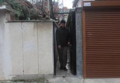 Konya'da cami bahçesinde bir yol keşfedildi! Tek bir insan geçebiliyor