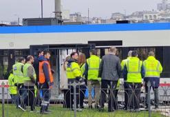 Eminönü’nde tramvay raydan çıktı, ekipler seferber oldu
