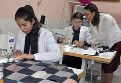 Çöpe gidecekti, seccade oldu! Bayındırlı liseli gençlerden Ramazan sürprizi