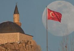 Van'ın 2 bin 700 yıllık simgesinde görsel şölen oluştu