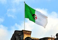 Cezayir'de askeri nakliye uçağı düştü: 2 mürettebat ölü