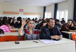 Karı koca sınava girdiler: Kayseri'de 27 yıldır evli çift, üniversitede sıra arkadaşı oldu!