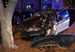 Kırıkkale’de ağaca çarpan otomobil hurdaya döndü