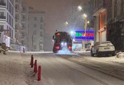 Van'da bir anda bastırdı! 143 yerleşim yerinin yolu kapandı