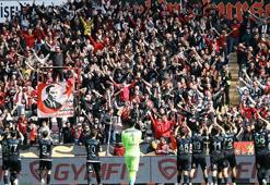 Eskişehirspor'da taraftarlar, Bornova 1877 maçı öncesi istedi