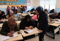 Gülistan öğretmen Şanlıurfa'nın Çalıkuşu oldu! Gündüz çocuklara, akşam annelerine okuma öğretiyor