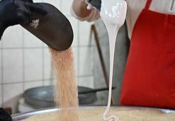 Manisa'da Ramazan klasiği: 75 yıllık lezzet susamlı helva tezgahlarda!