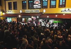 Bursa’nın kalbi Abdal Meydanı’nda gençlerle sahur buluşması