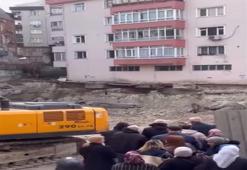 İstanbul'da 4 katlı binada panik! Kazı sırasında kaydı