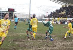 Bursaspor maçında olay! Rakip yenince taş attılar