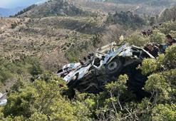 Anamur'da işçi servisi, uçurumdan yuvarlandı; 3 ölü, 11 yaralı