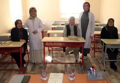 İşitme engelli kadınlar, işaret diliyle Kur'an öğreniyor