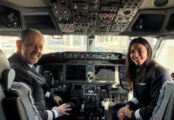 43 yıl sonra gökyüzünde veda etti: Şanslı pilota kızı eşlik etti