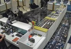 Kuyumcu hırsızdan kötü çıktı: Çalınan bilezikler herkesi şaşırttı!
