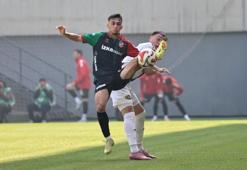 Kritik zirve mücadelesi! Karşıyaka-Ayvalıkgücü Belediyespor maçında 2 gol 1 kırmızı vardı