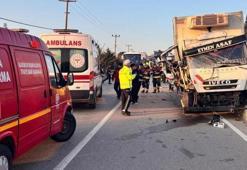 Balıkesir'de kamyon ile traktör çarpıştı kazada 2 kişi yaralandı