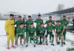 BAL’da kar tatili: Hakemler sahayı inceledi, maç durdu!