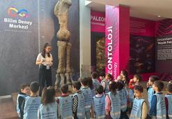 Miniklerin bilim mesaisi: Deneyerek keşfettiler, eğlenerek öğrendiler!