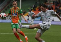 Corendon Alanyaspor sahasında Kocaelispor'a gol oldu yağdı