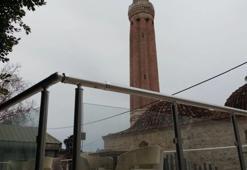 Antalya'nın göbeğinde tarihi ayıp! Görüntüye tepki yağdı