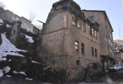 Çetin geçen kış Bitlis'te tarihi evleri harap etti!