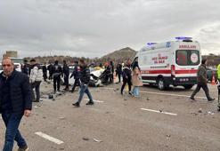 Nevşehir'de kayganlaşan yolda 3 aracın karıştığı kazada baba-oğul öldü