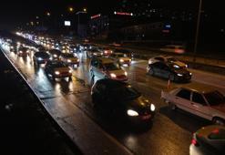 Tatilcilerin dönüş yolculuğu sürüyor! Araç kuyruğu 40 kilometreyi aştı