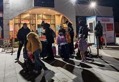 Yunan adasında mahsur kalan Türkler yurda döndü