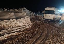 Kar ve heyelan ulaşımı aksattı! Mahsur kalanlar kurtarıldı