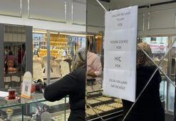 Altın fiyatları düşünce talep patladı: Kuyumcular satacak altın kalmayınca dükkana, 'vallahi billahi tillahi yok' yazısı astı