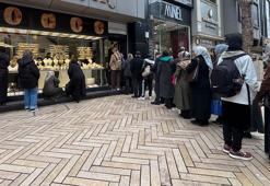 Altın fiyatları düşünce Kocaeli'de vatandaşlar kuyumculara akın etti