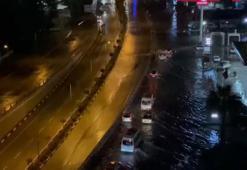 İskenderun'da sağanak; cadde ve sokaklar göle döndü